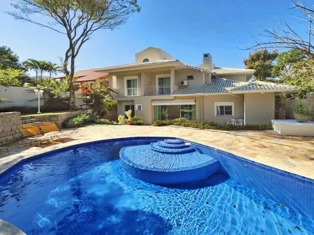 Imagem 1: Casa com 5 Dormitórios Terreno de 1400M² em Condomínio Fechado - Cacupé