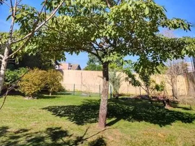 Imagem 3: Casa com 5 Dormitórios Terreno de 1400M² em Condomínio Fechado - Cacupé