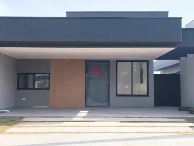Imagem: A casa em condomínio possui 3 Dormitórios, 2 Banheiros, 3