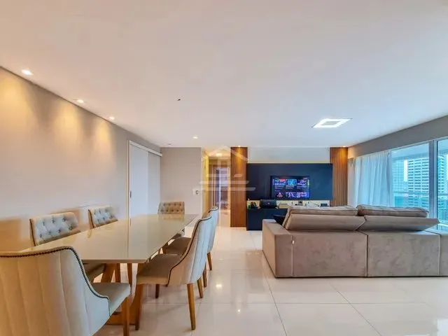 Imagem 1: Apartamento com Qualidade Suprema, com Hall Privativo, Elevadores Codificados e Conforto A