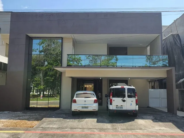 Imagem: A casa em condomínio possui 4 Dormitórios, 4 Suítes, 4