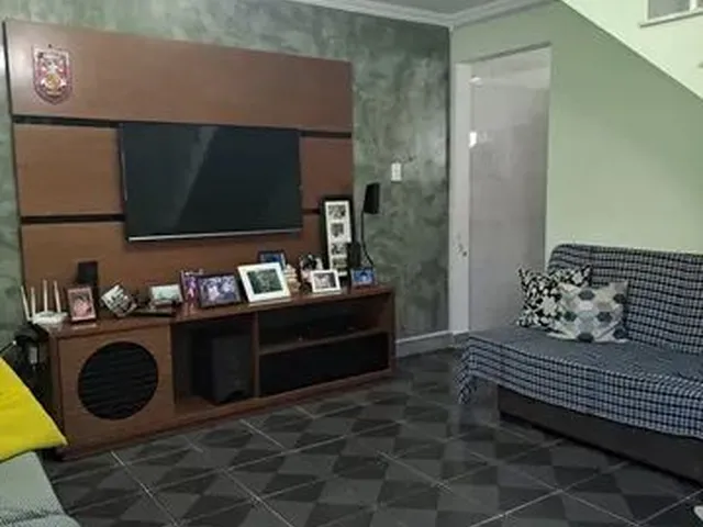 Imagem: A casa possui 3 Dormitórios, 2 Suítes, 3 Banheiros, 1