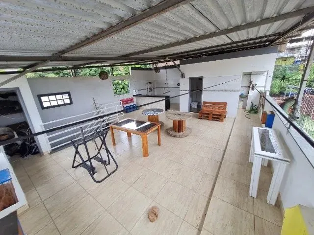 Imagem 4: Edifício com 3 Apartamentos Garagem e Terraço