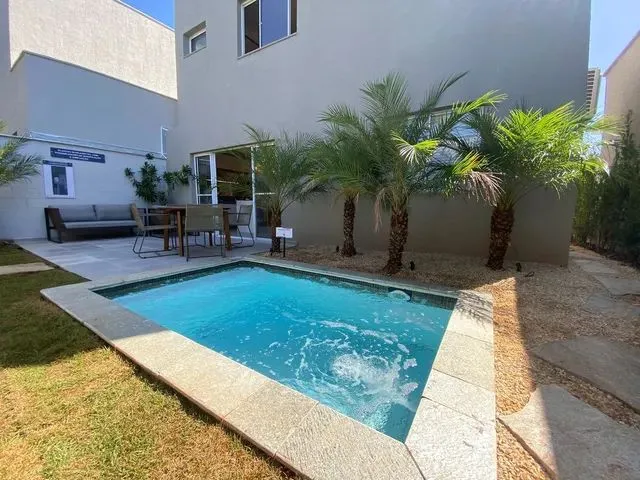Imagem: A casa em condomínio possui 4 Dormitórios, 3 Suítes, 4