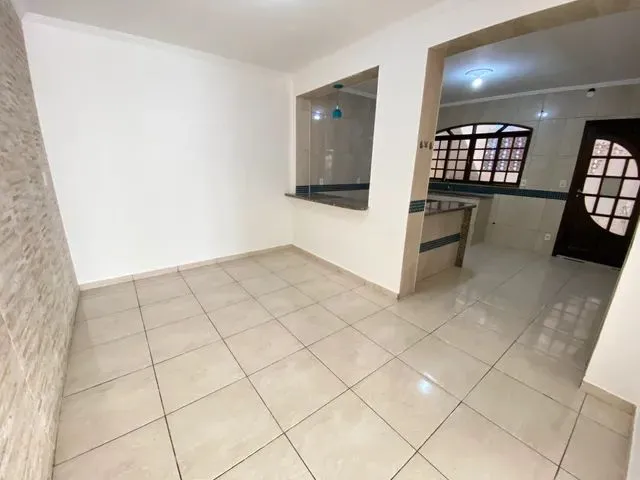 Imagem 5: Casa para Venda Possui 150 Metros Quadrados com 2 Quartos em Ponto Chic - Nova Iguaçu