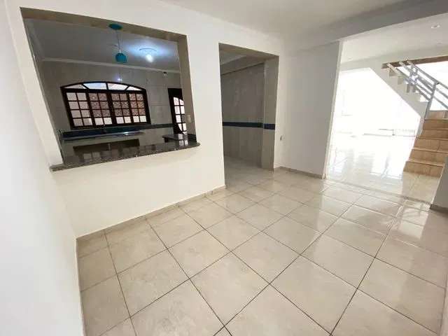 Imagem 6: Casa para Venda Possui 150 Metros Quadrados com 2 Quartos em Ponto Chic - Nova Iguaçu
