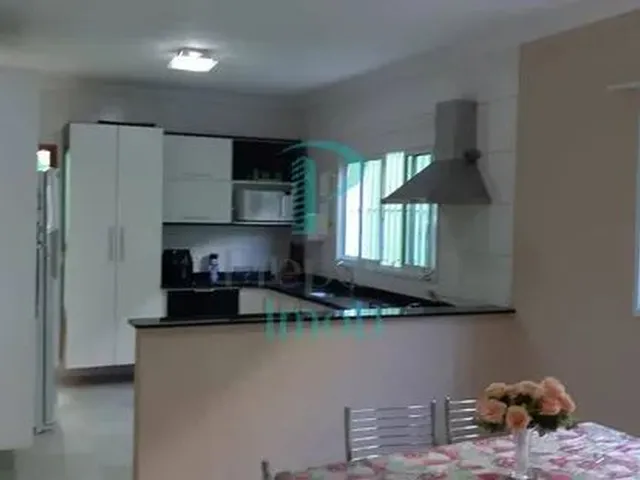 Imagem: A casa possui 3 Dormitórios, 3 Suítes, 4 Banheiros, 2