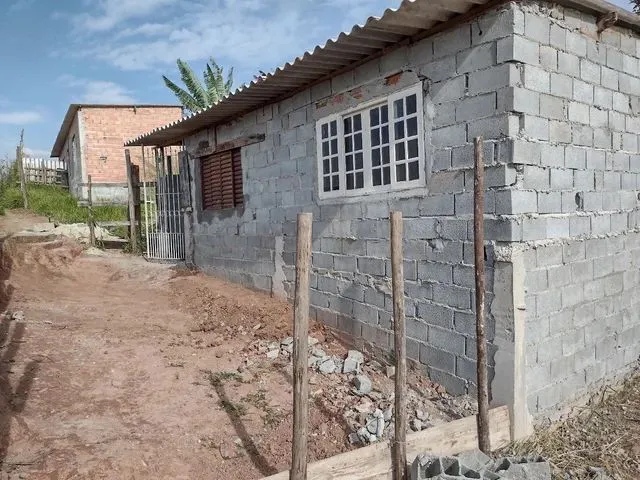 Imagem: A casa possui 1 Dormitório, 1 Banheiro, 120m² de Área,