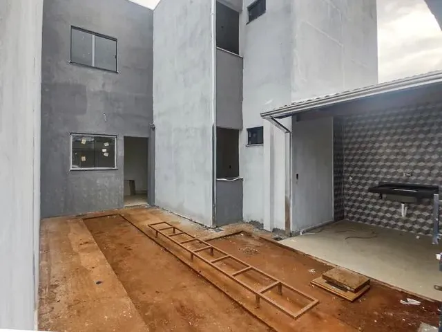 Imagem: A casa possui 2 Dormitórios, 2 Suítes, 2 Banheiros, 2