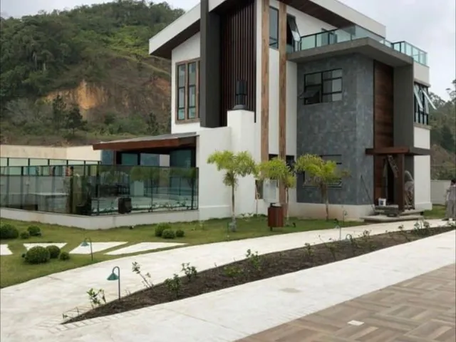 Imagem: Casa de Alto Padrão Á Venda com 3 Suítes