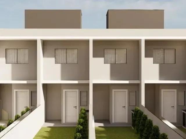 Imagem 3: Sobrado com Amplo Espaço de Terreno e Duas Vagas!