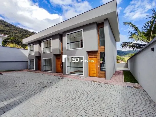 Imagem: Casa À Venda, 3 Quartos, 2 Suítes, 2 Vagas