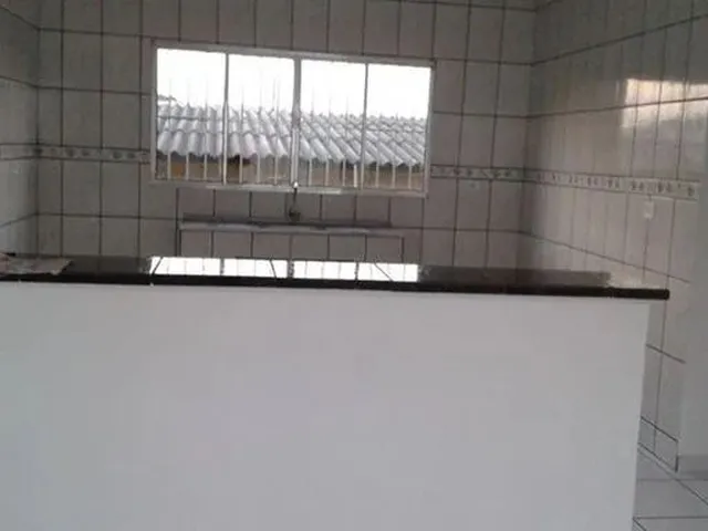 Imagem: A casa possui 2 Dormitórios, 1 Banheiro, 2 Vagas na