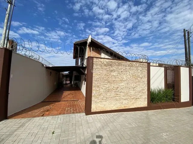 Imagem 1: Casa Semimobiliada, com Piscina, À Venda na Vl. Agari em Apucarana (Próx. Ao Colégio