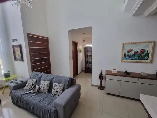 Imagem: A casa possui 3 Dormitórios, 3 Banheiros, 4 Vagas na