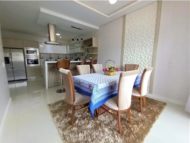 Imagem: Casa com Área de Festas, Piscina e Uma