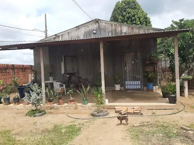 Imagem: A casa possui 2 Dormitórios, 2 Banheiros, 1 Vaga na
