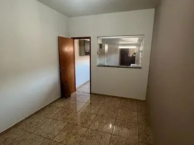Imagem 3: ## Aluga-Se Casa no Independência ##