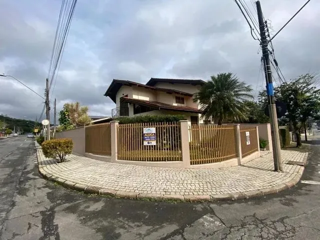 Imagem: Sobrado no Saguaçú com 3 Quartos para