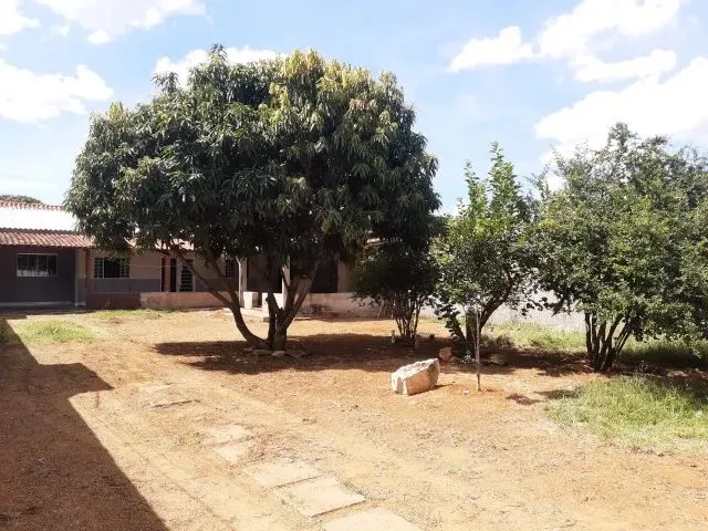 Imagem: Alugo Casa com 3 Quartos (1 Suíte com Banheira)