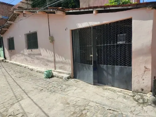 Imagem: A casa possui 2 Dormitórios, 1 Banheiro, 1 Vaga na