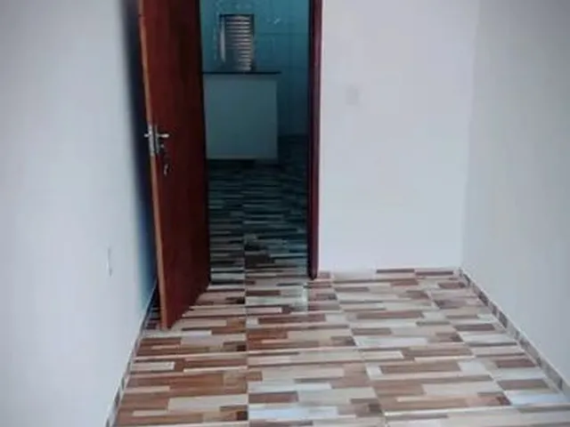 Imagem: A casa possui 1 Dormitório, 1 Banheiro e está localizado