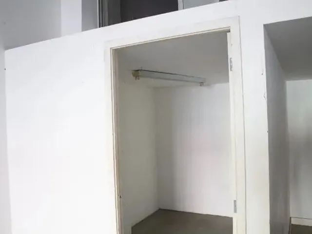 Imagem: O depósito possui 4 Banheiros, 750m² de Área e está