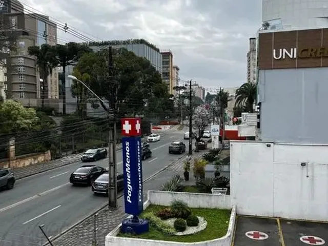 Imagem 13: Apartamento À Venda no Batel com 4 Quartos