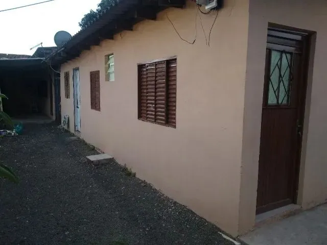 Imagem 1: Vendo Uma Casa com + 2 Kitnets Lugar Muito Calmo