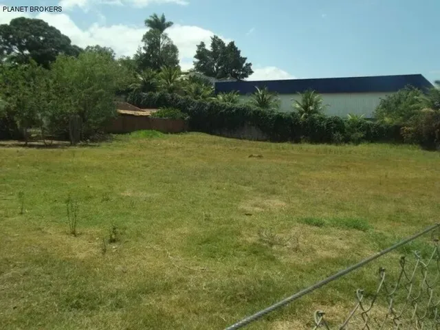 Imagem: O terreno possui 2.450m² de Área Privada e está
