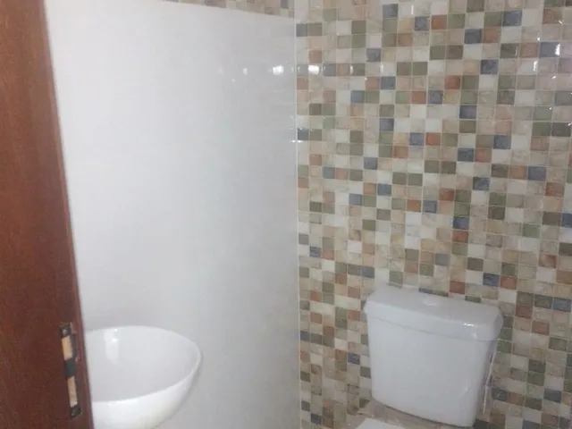 Imagem: A casa possui 2 Dormitórios, 2 Suítes, 4 Banheiros, 2