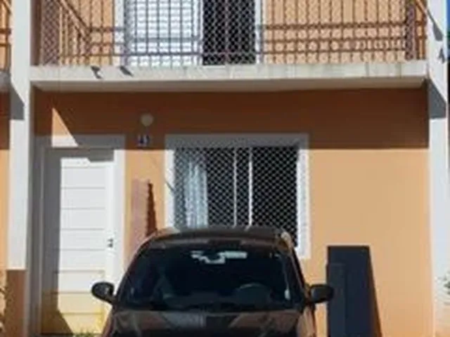 Imagem: A casa possui 2 Dormitórios, 2 Banheiros, 2 Vagas na