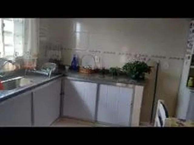 Imagem: A casa possui 5 Dormitórios, 3 Banheiros, 2 Vagas na
