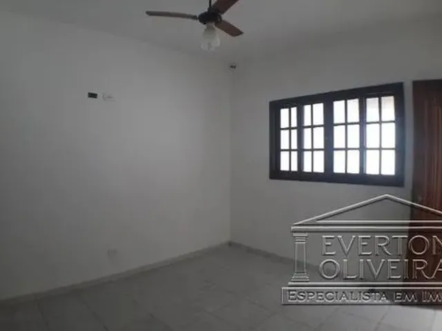 Imagem: A casa possui 2 Dormitórios, 1 Banheiro, 2 Vagas na