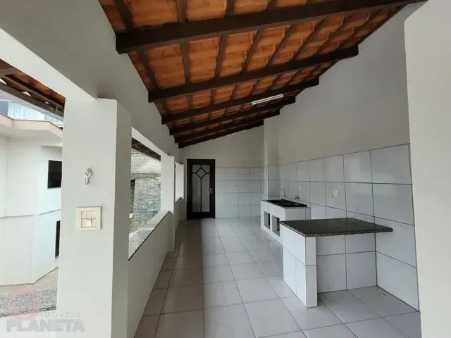 Imagem 1: Ampla Residência de 2 Andares com 6 Dormitórios, Área de Festas e Localização