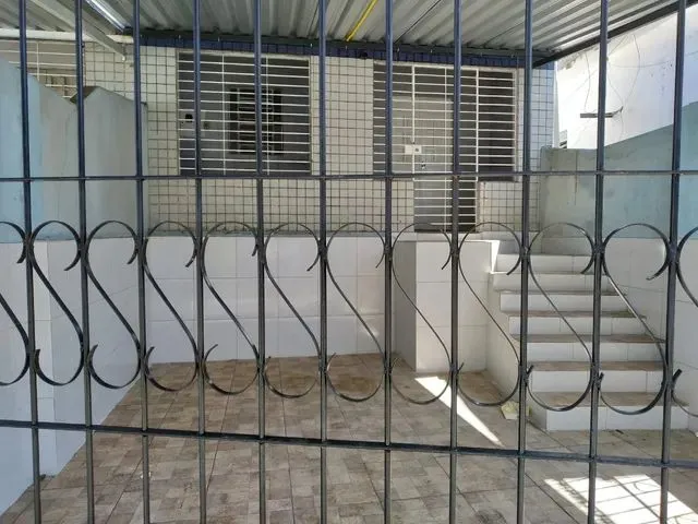 Imagem: Alugo Casa 02 Quartos Garagem e Área Externa