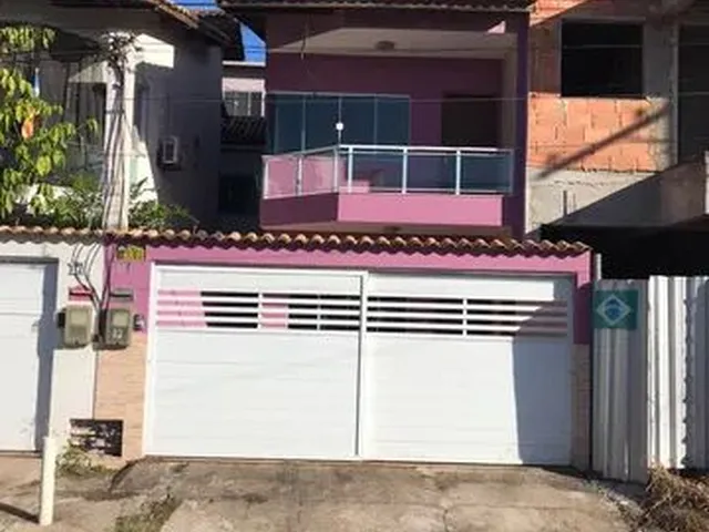 Imagem: A casa possui 3 Dormitórios, 1 Suíte, 2 Banheiros, 2