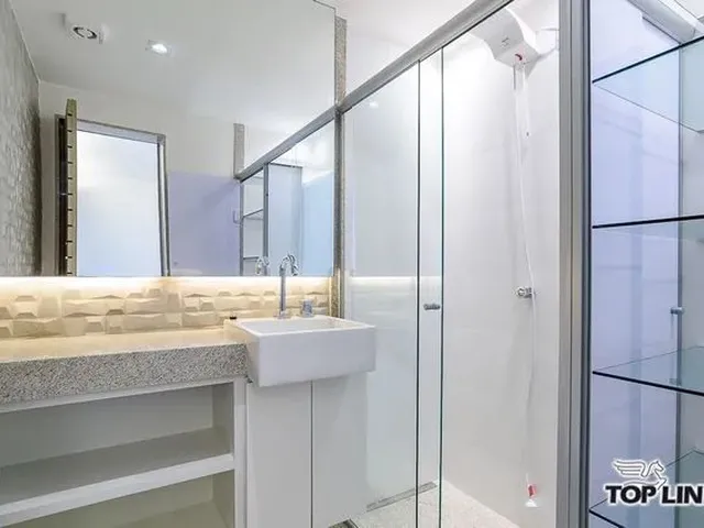 Imagem: O apartamento possui 2 Dormitórios, 1 Suíte, 2 Banheiros,