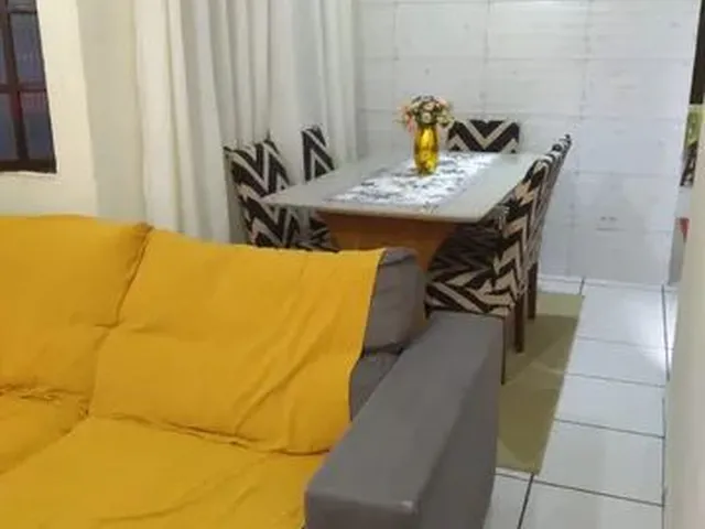 Imagem: A casa possui 1 Dormitório, 2 Banheiros, 1 Vaga na