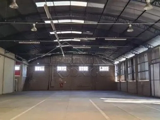 Imagem: O depósito possui 5 Vagas na garagem, 5.153m² de Área e
