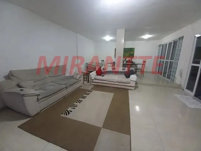 Imagem: Casa Terrea de 240M² com 4 Quartos em Vila