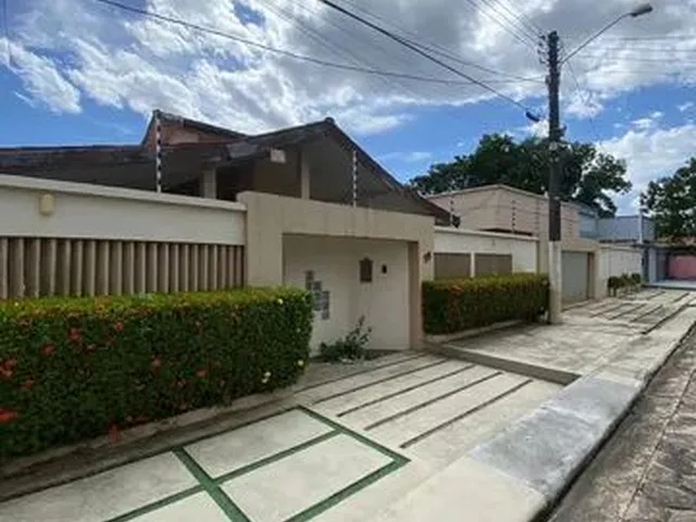 Imagem: A casa possui 4 Dormitórios, 3 Suítes, 4 Banheiros, 4
