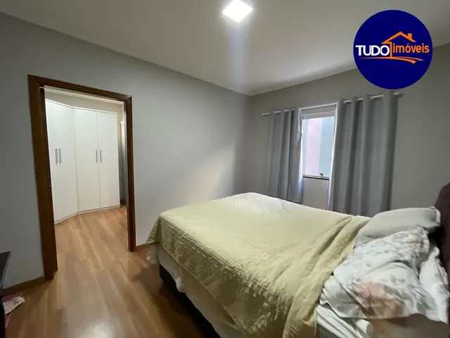 Imagem 12: ÓTIMA CASA COM 4 SUÍTES, REFORMADA, ÁREA DE LAZER COM CHURRASQUEIRA, CLOSET, PISO EM