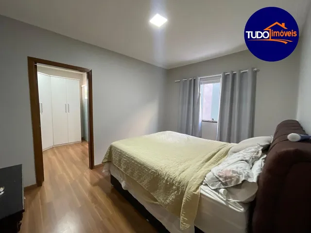Imagem 11: ÓTIMA CASA COM 4 SUÍTES, REFORMADA, ÁREA DE LAZER COM CHURRASQUEIRA, CLOSET, PISO EM