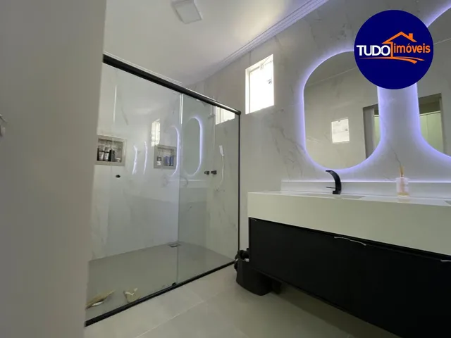Imagem 5: ÓTIMA CASA COM 4 SUÍTES, REFORMADA, ÁREA DE LAZER COM CHURRASQUEIRA, CLOSET, PISO EM