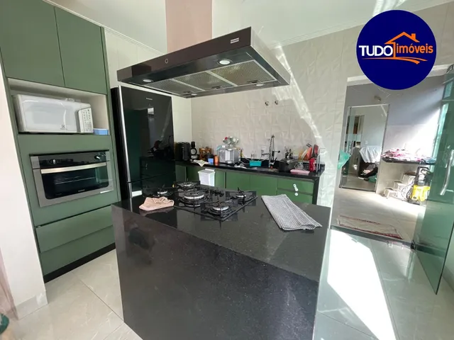 Imagem 6: ÓTIMA CASA COM 4 SUÍTES, REFORMADA, ÁREA DE LAZER COM CHURRASQUEIRA, CLOSET, PISO EM