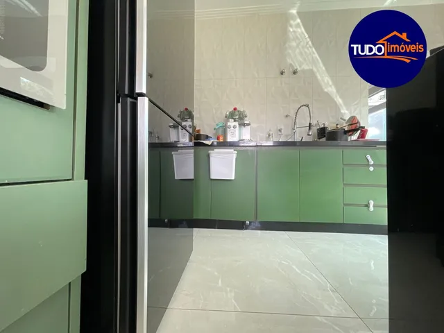 Imagem 9: ÓTIMA CASA COM 4 SUÍTES, REFORMADA, ÁREA DE LAZER COM CHURRASQUEIRA, CLOSET, PISO EM