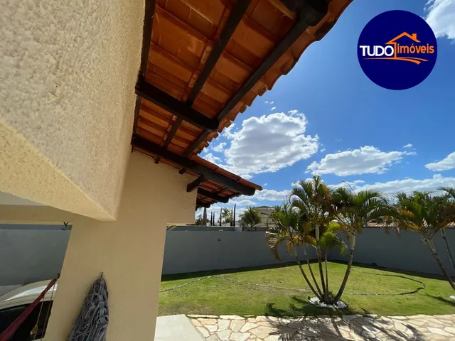 Imagem 4: ÓTIMA CASA COM 4 SUÍTES, REFORMADA, ÁREA DE LAZER COM CHURRASQUEIRA, CLOSET, PISO EM