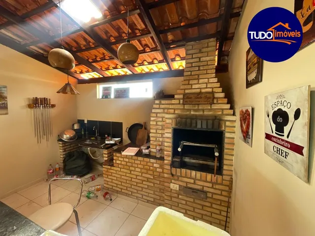 Imagem 2: ÓTIMA CASA COM 4 SUÍTES, REFORMADA, ÁREA DE LAZER COM CHURRASQUEIRA, CLOSET, PISO EM