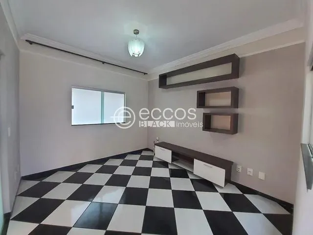 Imagem: Casa À Venda, 3 Quartos, 1 Suíte, 4 Vagas